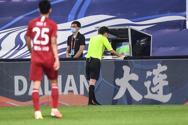 塔图姆35+14绿军擒公牛7连胜 活塞大胜步行者